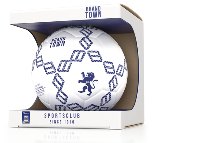 一个品牌足球，包装在一个展示盒中，盒子上印有“Brandtown Sportclub Since 1910”的标志。包装上贴有PrioSpot®激光光刻防伪标签，该标签结合了显性和隐性防伪功能，能够无缝验证产品真伪。该标签能够确保球品真，增强消费者信任。